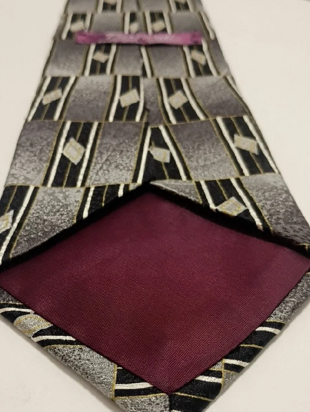 Trissardi Paris Milan New York Geometric Gray & Black Tie 55